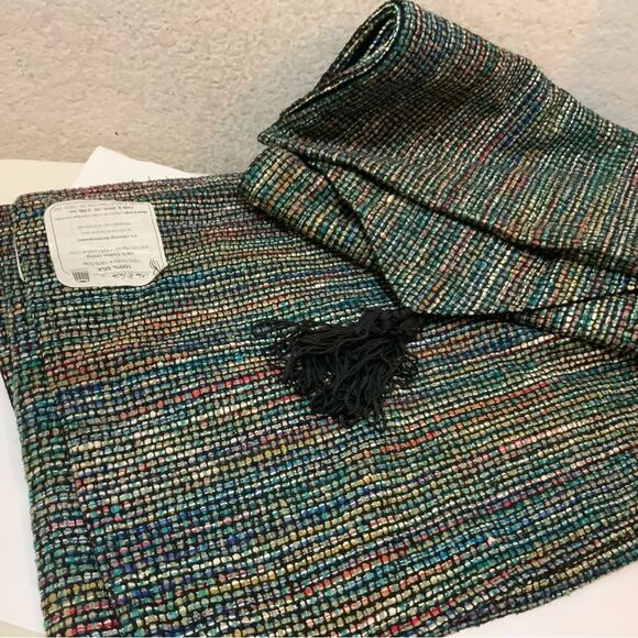 Park B. Smith 72" Table Runner and 4 placements 100% silk - Picture 2 of 14